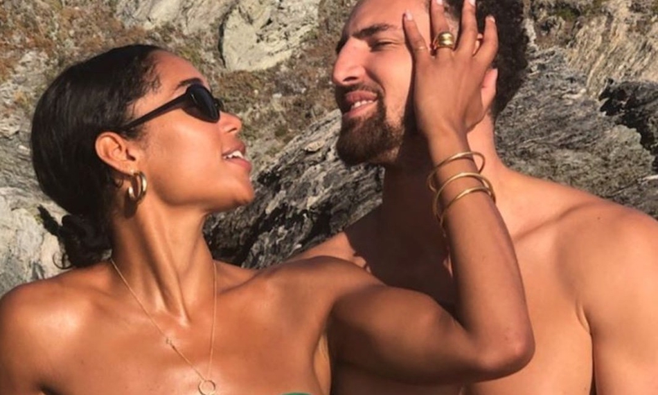 克莱正式公布恋情！首次公开晒与女友合照 甜蜜恩爱羡煞旁人