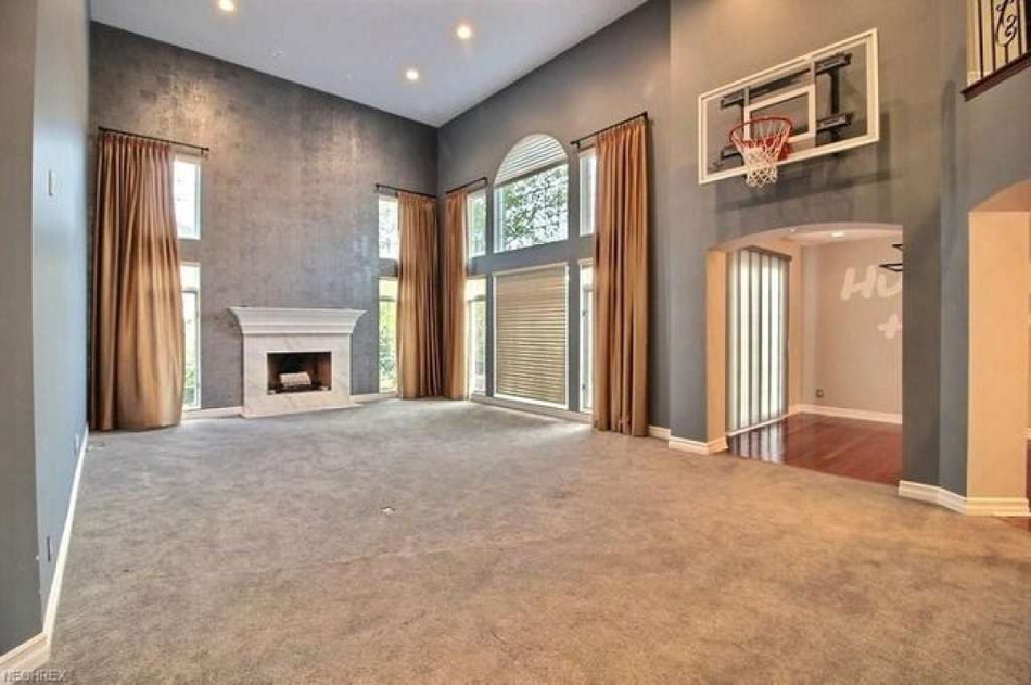 每平8413元!欧文终于把克城豪宅卖了出去 比挂牌价低近一百万