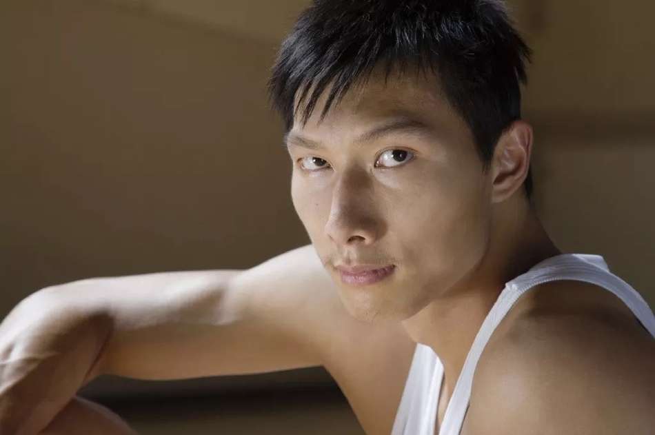 老照片！07年刚进NBA的易建联！感受下当年易帝的盛世美颜