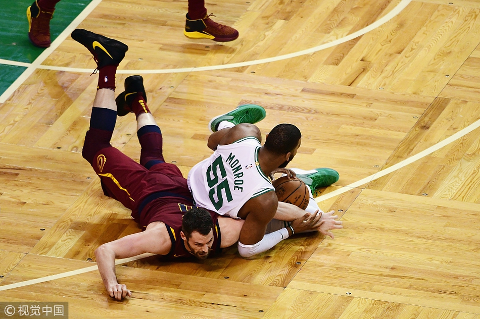 门罗与南斯争抢