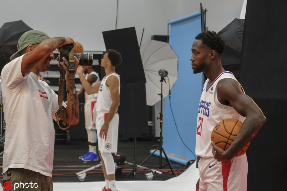 快船新赛季媒体日拍摄定妆照!卡哇伊又笑了