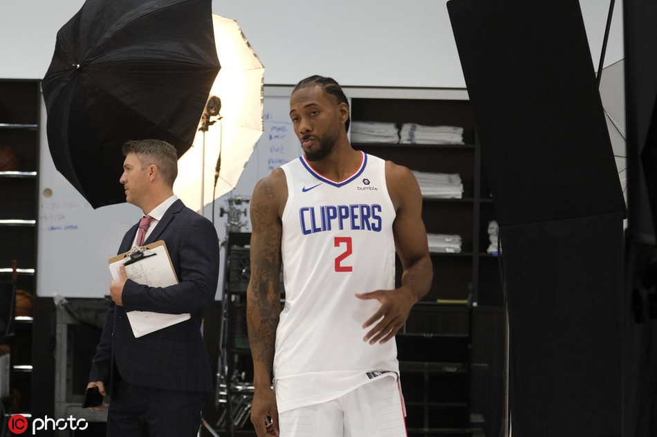 快船新赛季媒体日拍摄定妆照!卡哇伊又笑了