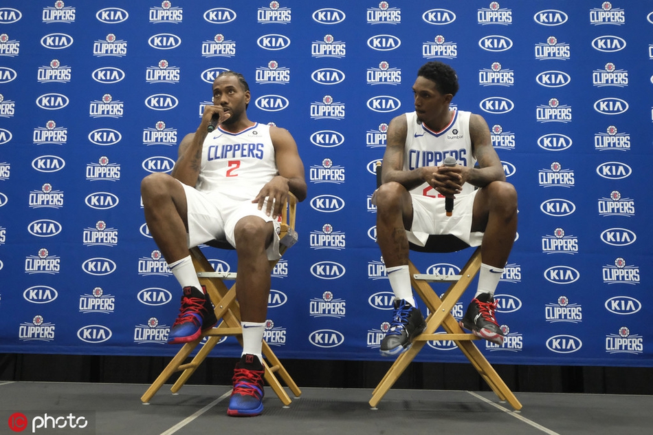 快船新赛季媒体日拍摄定妆照!卡哇伊又笑了