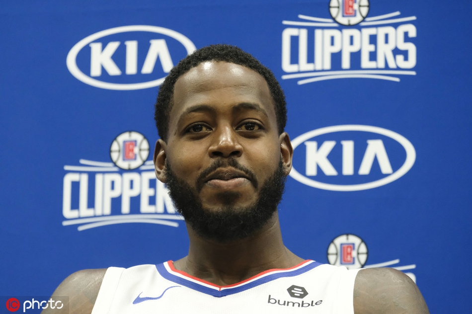 快船新赛季媒体日拍摄定妆照!卡哇伊又笑了