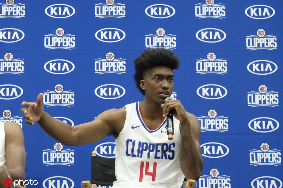 快船新赛季媒体日拍摄定妆照!卡哇伊又笑了