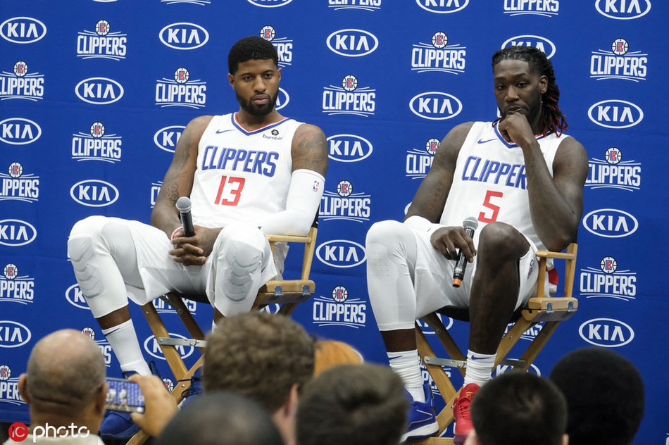 快船新赛季媒体日拍摄定妆照!卡哇伊又笑了