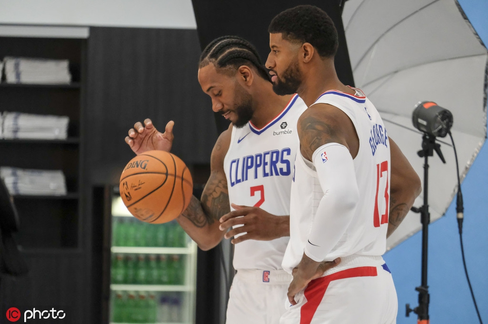 快船新赛季媒体日拍摄定妆照!卡哇伊又笑了