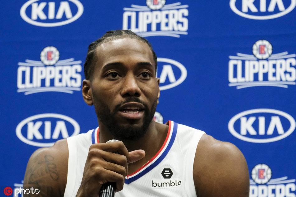 快船新赛季媒体日拍摄定妆照!卡哇伊又笑了