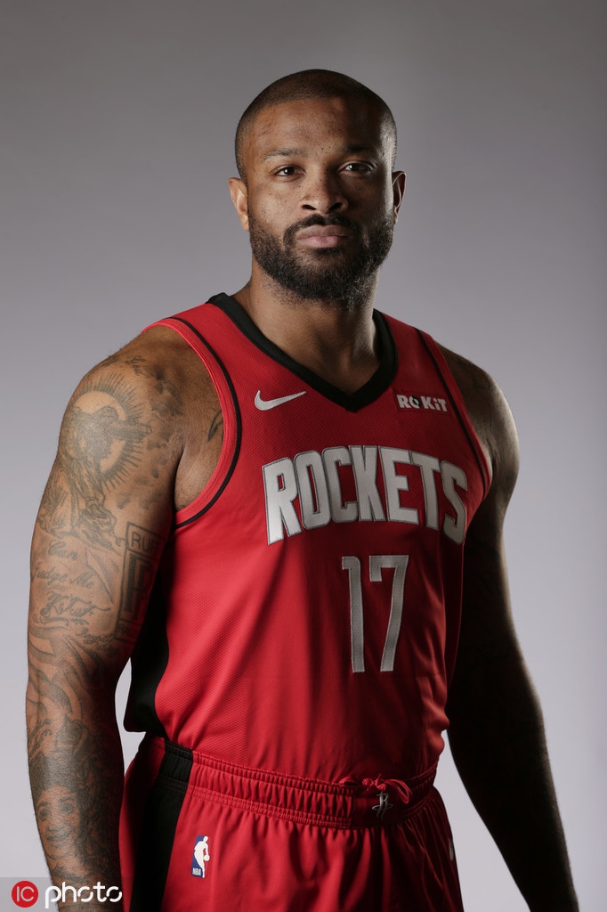 火箭新赛季媒体日拍摄定妆照！哈登威少正式合体 老板也来凑热闹