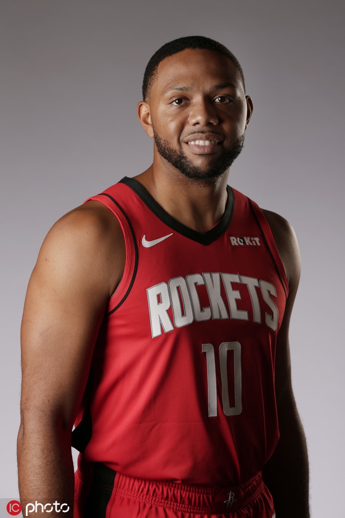 火箭新赛季媒体日拍摄定妆照！哈登威少正式合体 老板也来凑热闹