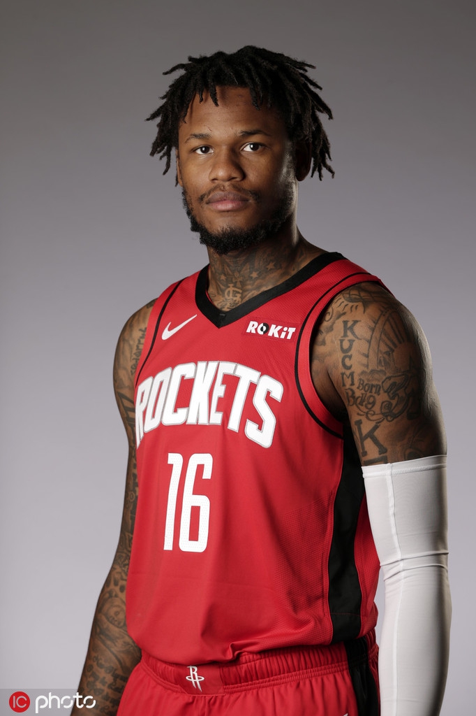 火箭新赛季媒体日拍摄定妆照！哈登威少正式合体 老板也来凑热闹