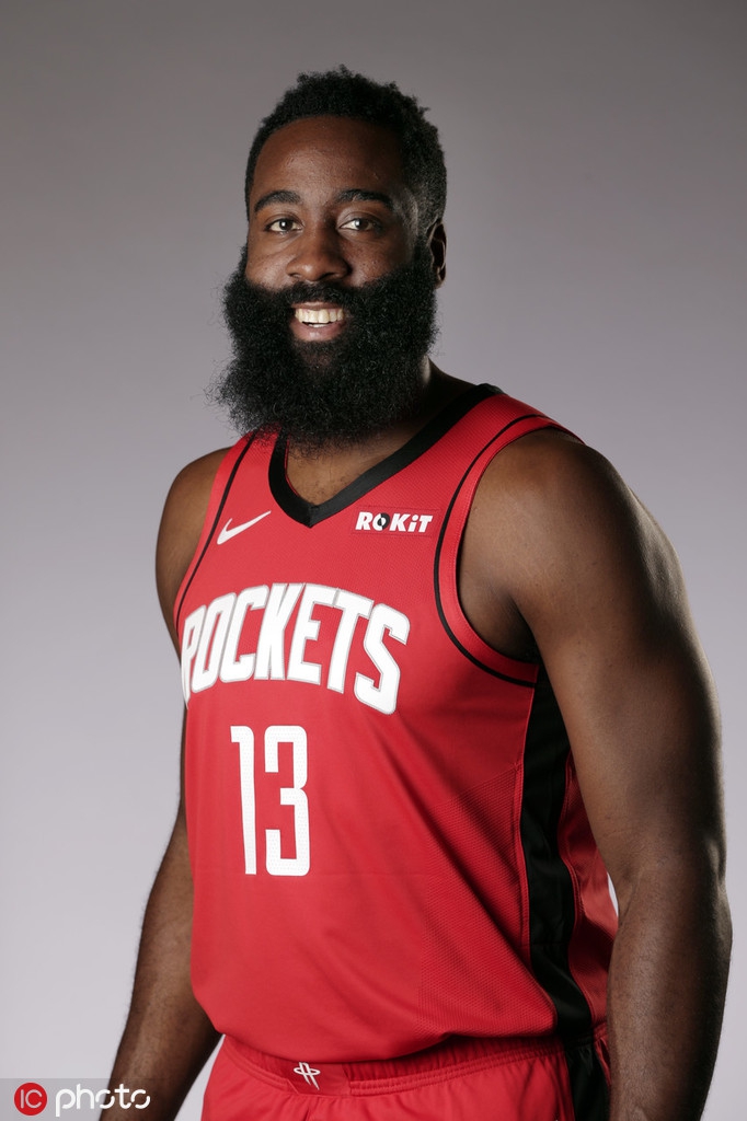 火箭新赛季媒体日拍摄定妆照！哈登威少正式合体 老板也来凑热闹