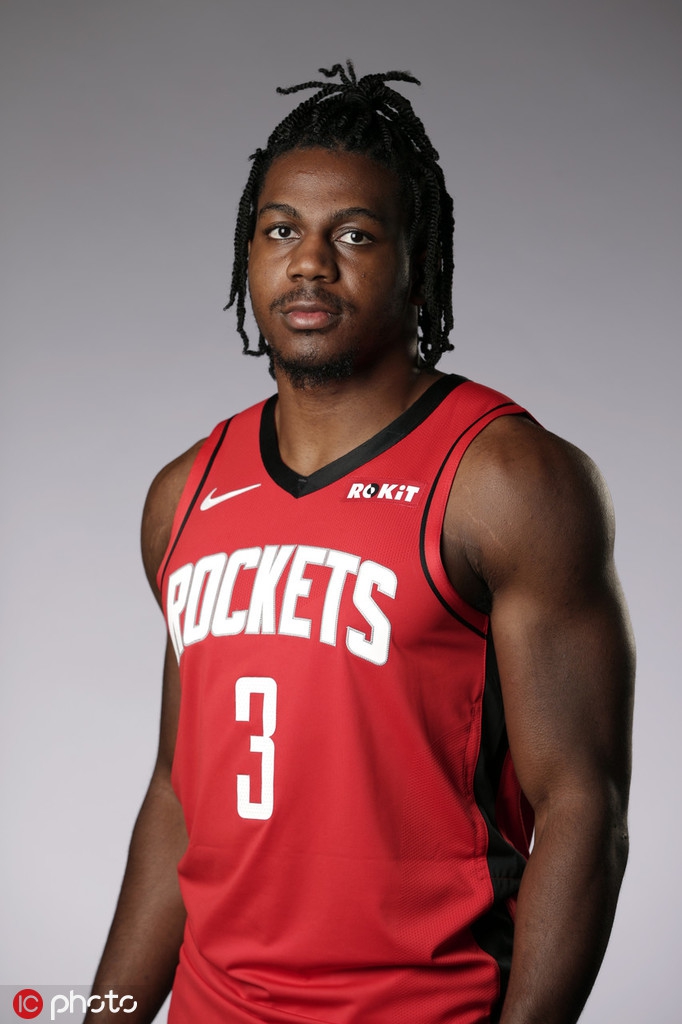 火箭新赛季媒体日拍摄定妆照！哈登威少正式合体 老板也来凑热闹