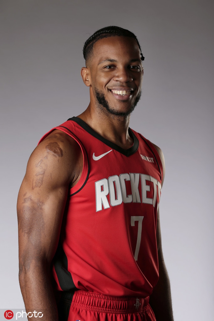 火箭新赛季媒体日拍摄定妆照！哈登威少正式合体 老板也来凑热闹