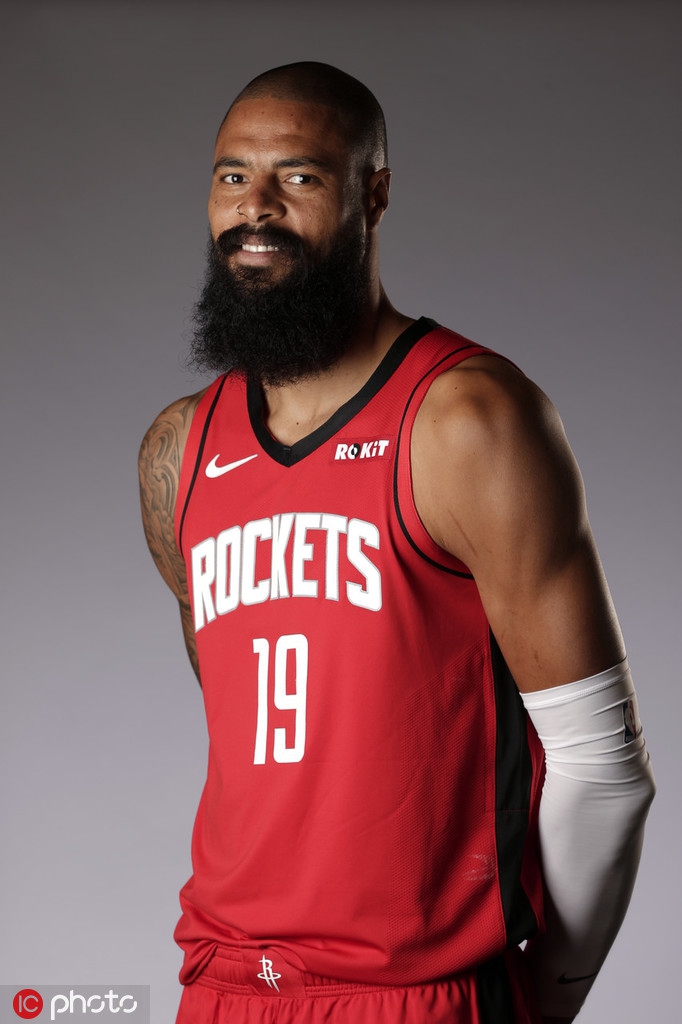 火箭新赛季媒体日拍摄定妆照！哈登威少正式合体 老板也来凑热闹