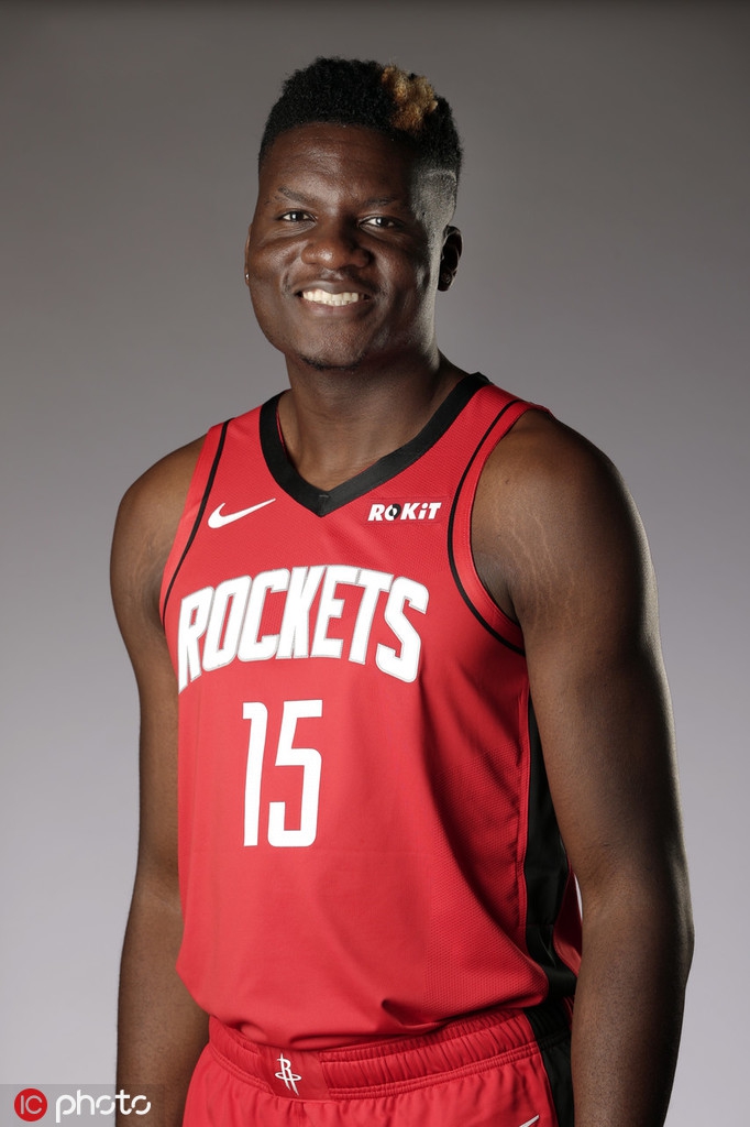 火箭新赛季媒体日拍摄定妆照！哈登威少正式合体 老板也来凑热闹