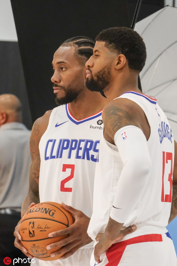 快船新赛季媒体日拍摄定妆照!卡哇伊又笑了