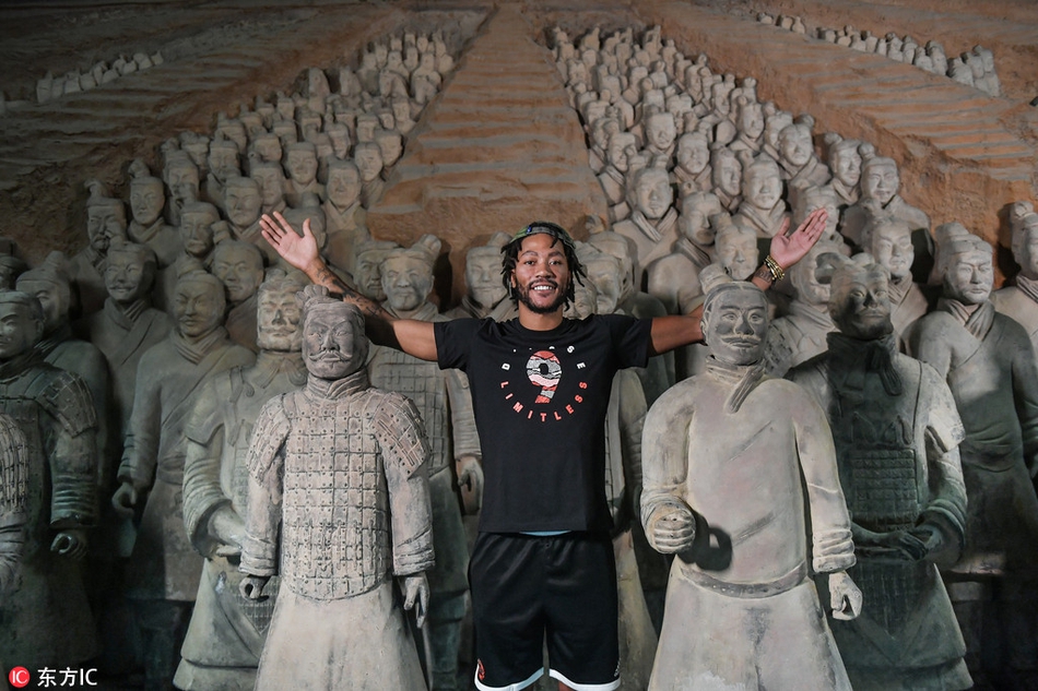 穿戏服运球与兵马俑合影！史上最年轻MVP在六朝古都放飞自我