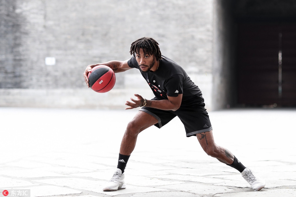 穿戏服运球与兵马俑合影！史上最年轻MVP在六朝古都放飞自我