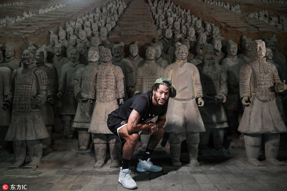 穿戏服运球与兵马俑合影！史上最年轻MVP在六朝古都放飞自我