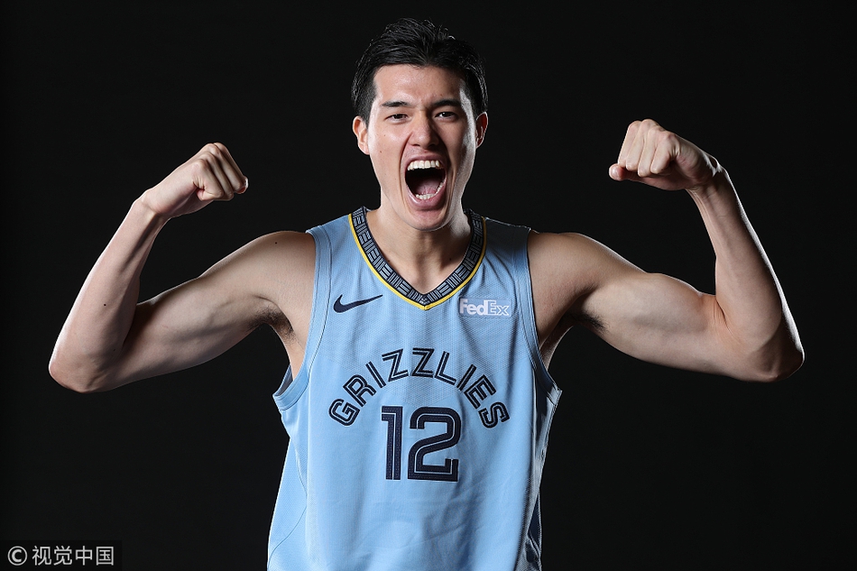 灰熊新赛季定妆照：日本小将亮相颜值直追丁彦雨航