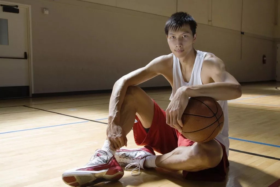 老照片！07年刚进NBA的易建联！感受下当年易帝的盛世美颜