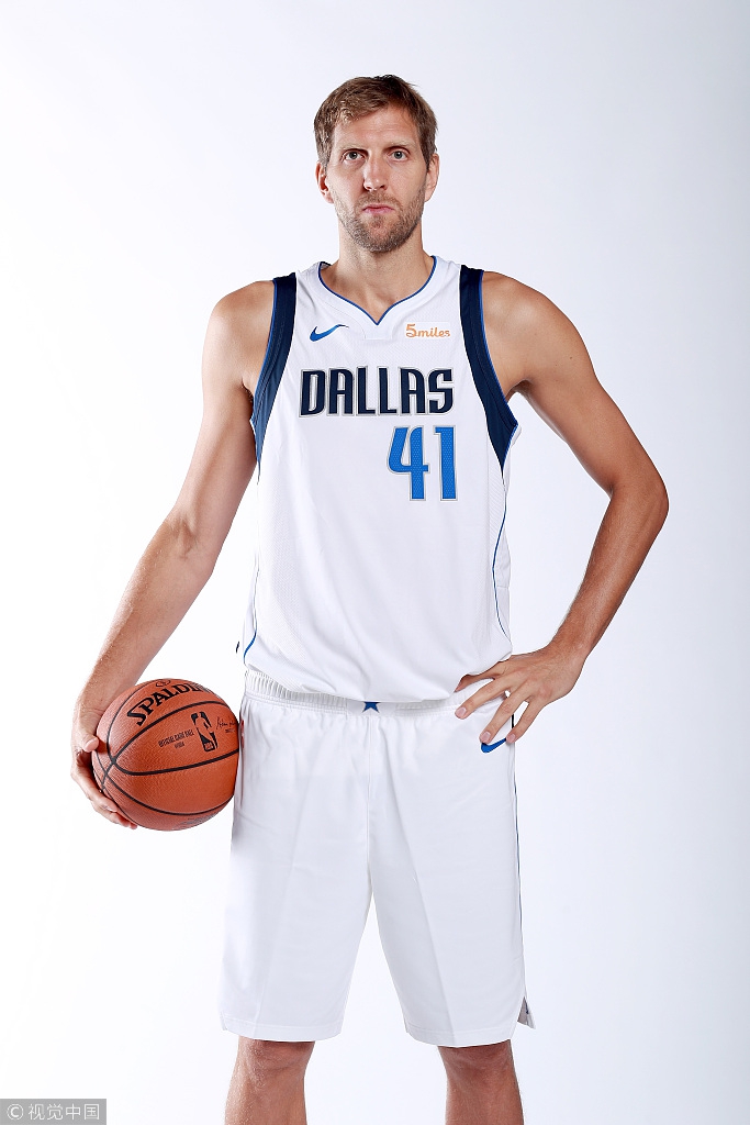 40岁老天王拍摄现场强行卖萌21年坚守他已是nba历史第一人