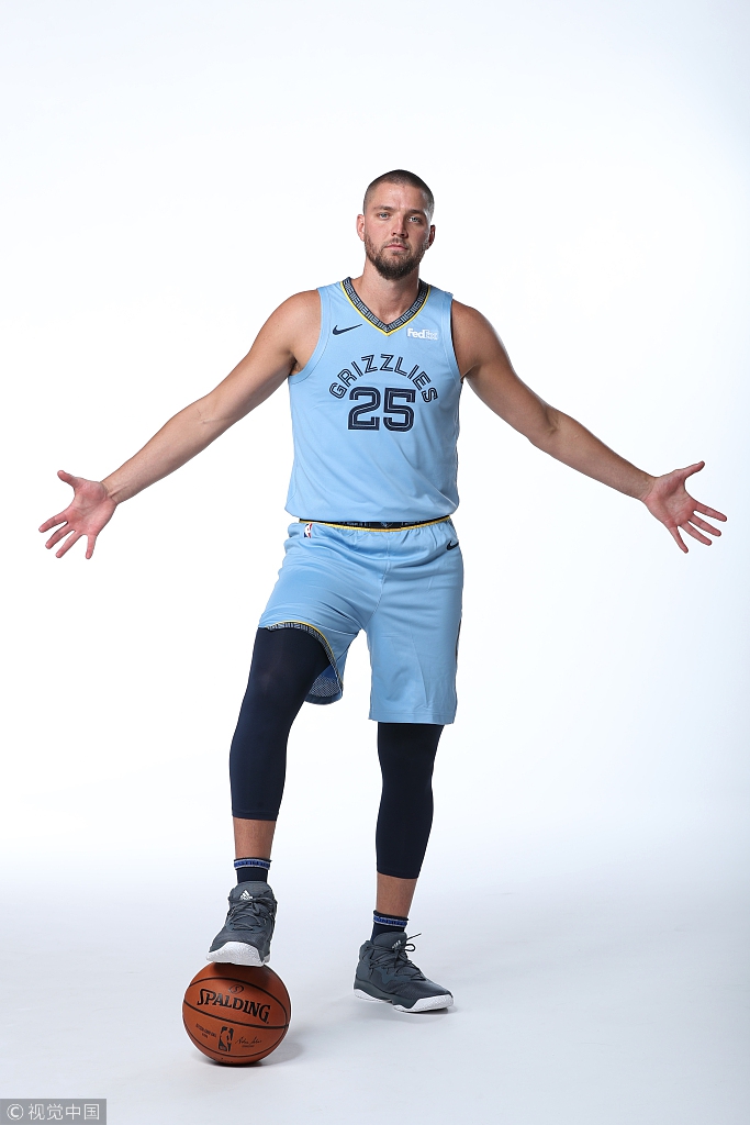 灰熊新赛季定妆照：日本小将亮相颜值直追丁彦雨航