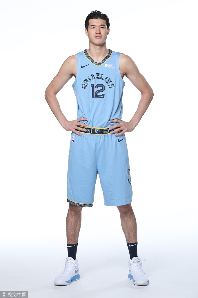 灰熊新赛季定妆照：日本小将亮相颜值直追丁彦雨航