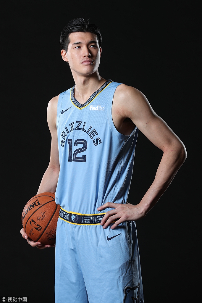 灰熊新赛季定妆照：日本小将亮相颜值直追丁彦雨航