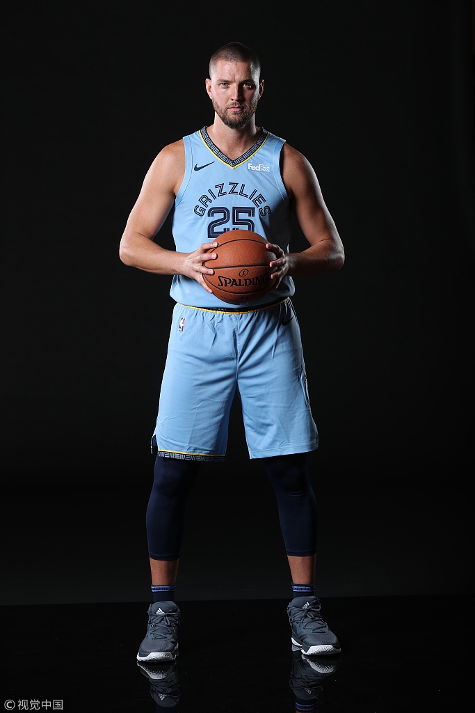 灰熊新赛季定妆照：日本小将亮相颜值直追丁彦雨航