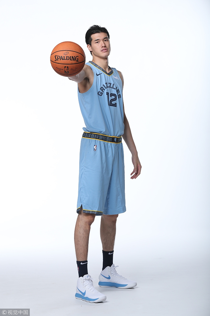 灰熊新赛季定妆照：日本小将亮相颜值直追丁彦雨航