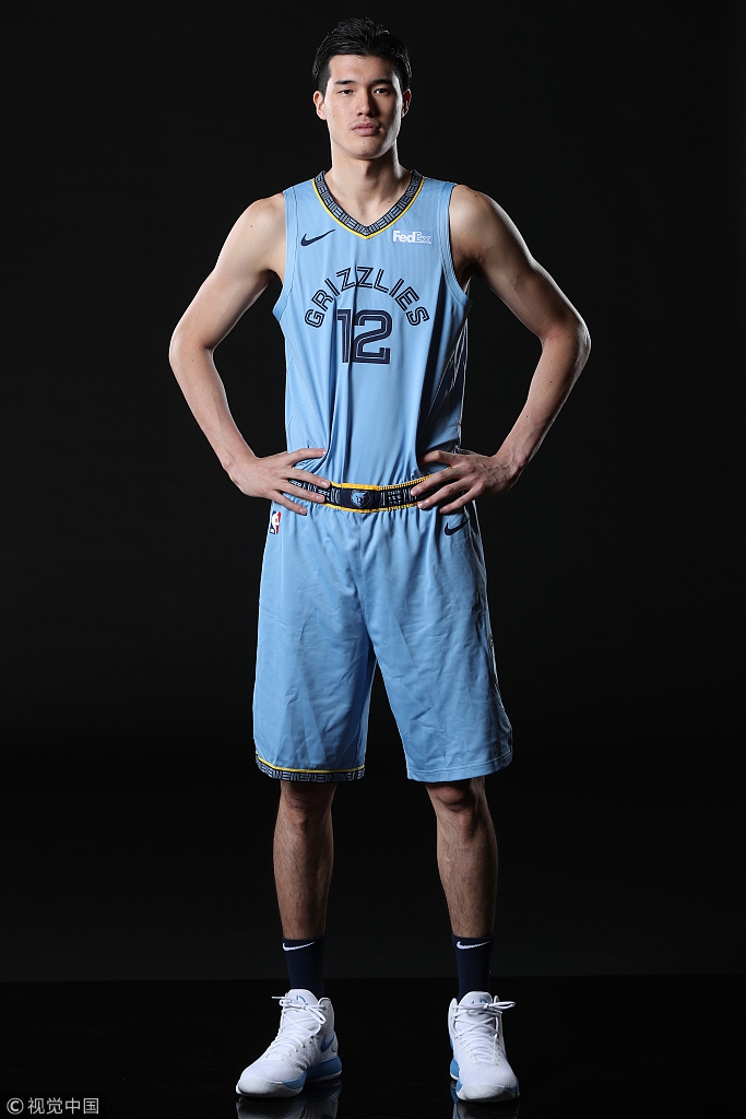 灰熊新赛季定妆照：日本小将亮相颜值直追丁彦雨航