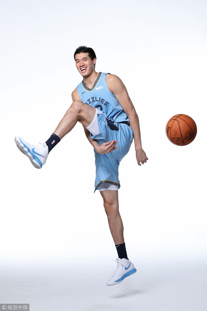 灰熊新赛季定妆照：日本小将亮相颜值直追丁彦雨航