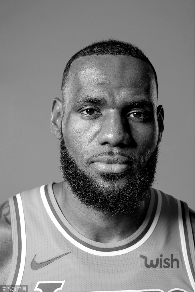 詹姆斯新赛季定妆照新鲜出炉 紫金23你给打几分？