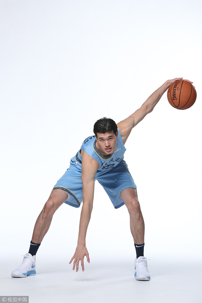 灰熊新赛季定妆照：日本小将亮相颜值直追丁彦雨航