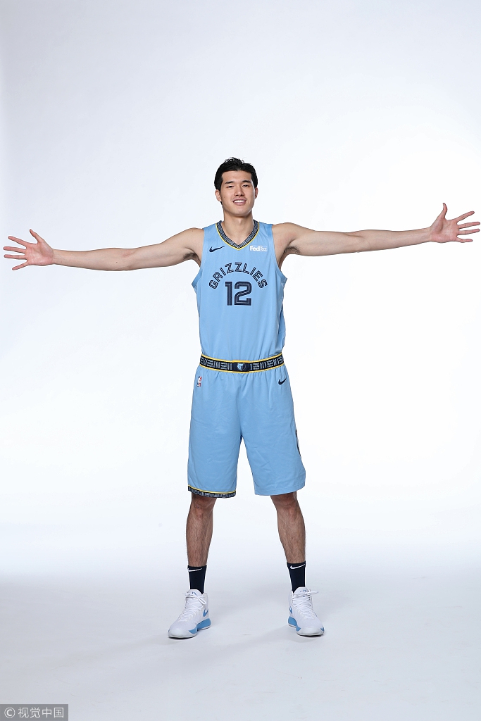 灰熊新赛季定妆照：日本小将亮相颜值直追丁彦雨航