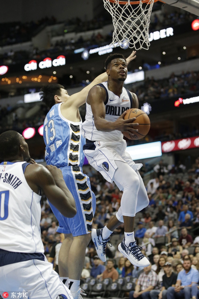 小丹尼斯-史密斯滞空上篮