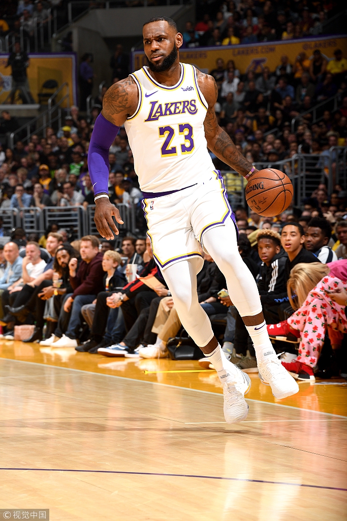 詹姆斯带球