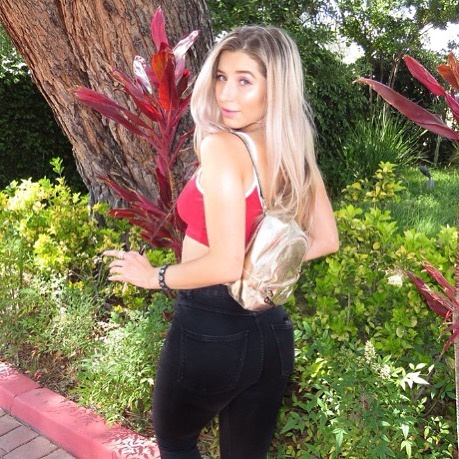 今日份小姐姐！身材爆表的快船拉拉队员 23岁的她还是个歌手