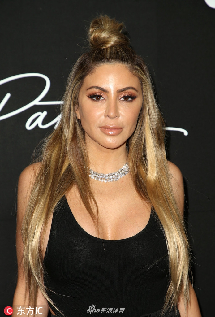 西蒙斯恋上45岁皮蓬前妻？这身材，完全看不出她是四个孩子的妈