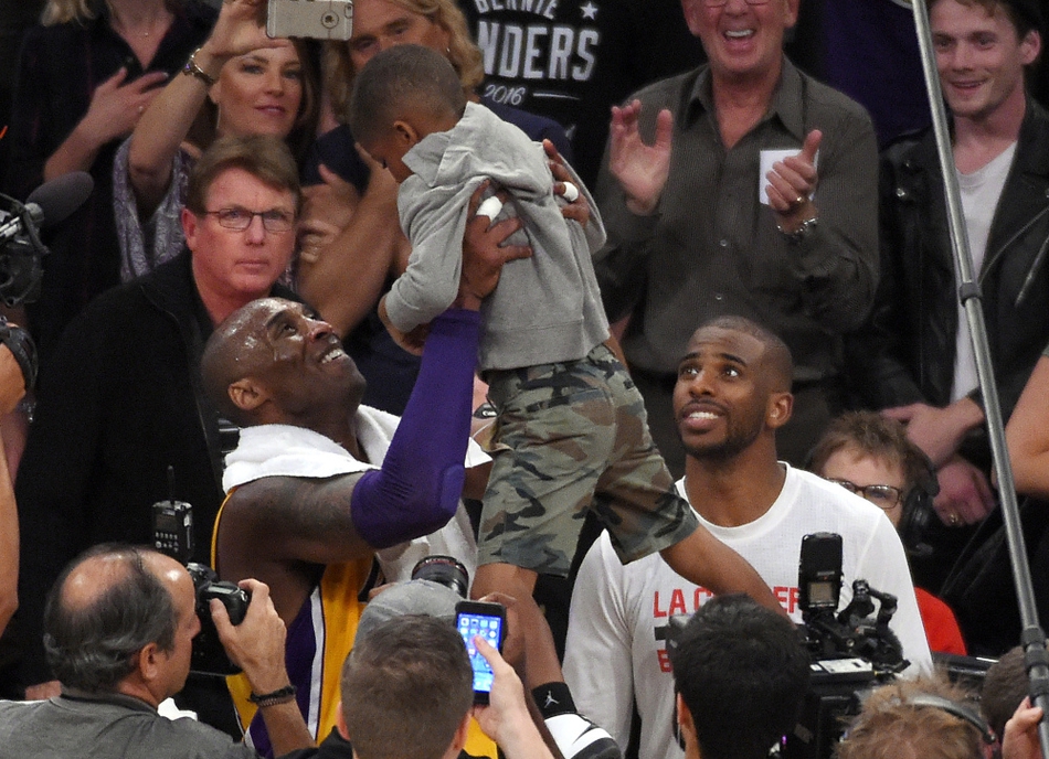 NBA最萌的巨星之子！那个萌翻科比的CP4十岁了！画风变成了这样