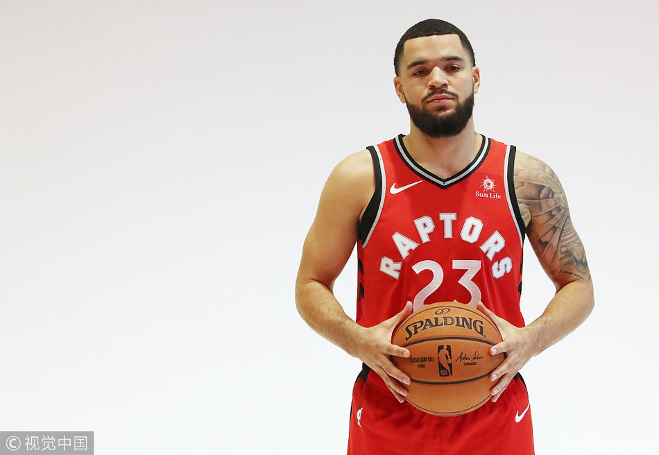 新北境之王正式登基！多年的面瘫也治好了 笑起来还挺帅