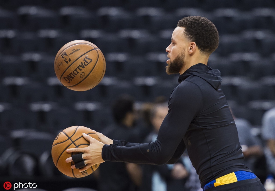 勇士总决赛前轻松训练！库里花式搞怪 科尔亲自上阵秀投篮