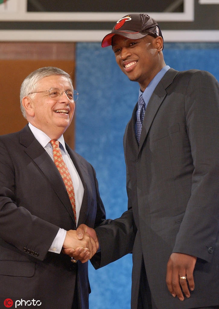 嫩出水!2003年选秀大会上的詹韦瓜 香蕉船兄弟首次同框