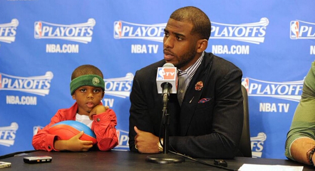 NBA最萌的巨星之子！那个萌翻科比的CP4十岁了！画风变成了这样