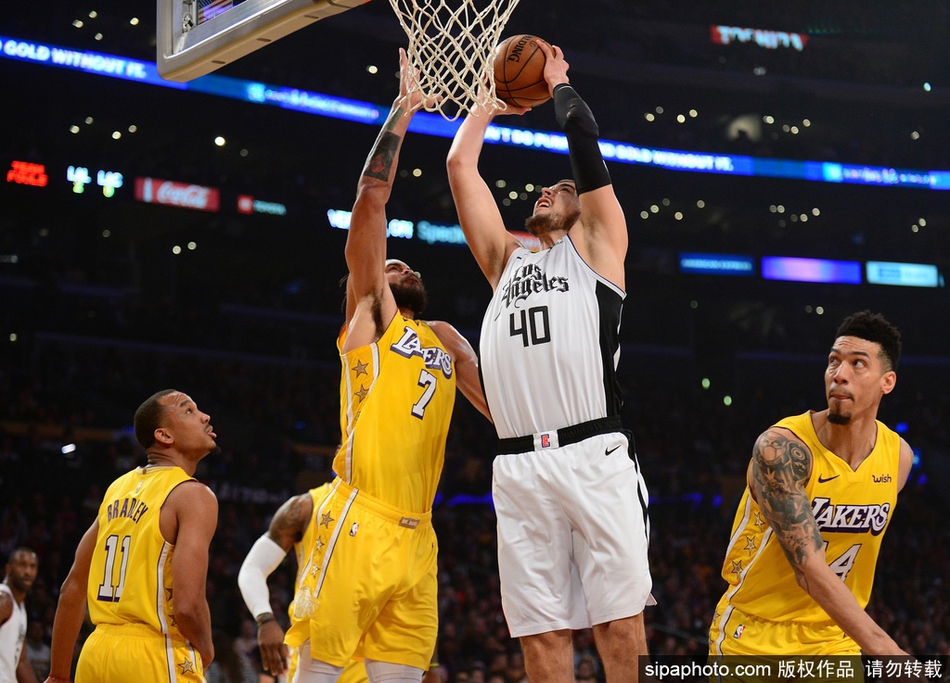 [NBA圣诞大战]洛杉矶德比快船111-106湖人