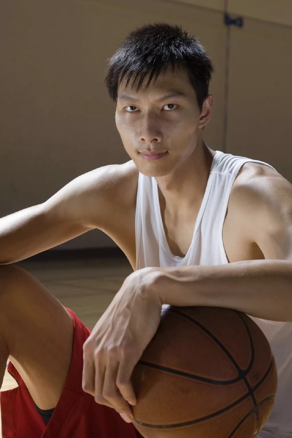 老照片！07年刚进NBA的易建联！感受下当年易帝的盛世美颜