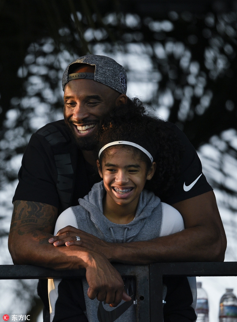 禾斗匕匕携二女儿督战德鲁联赛决赛 感觉好像瘦回来了