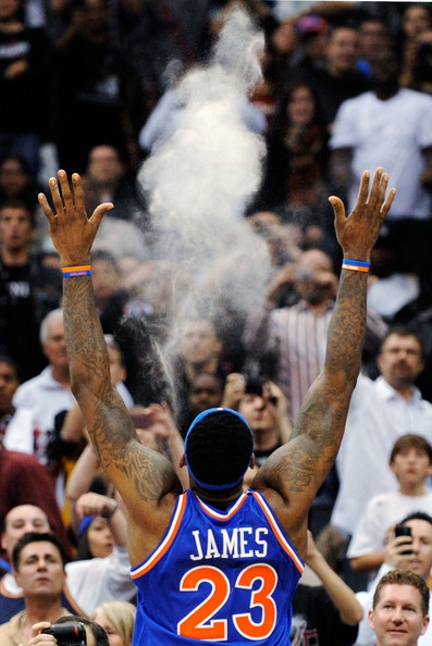 詹姆斯宣布经典洒镁粉下赛季回归！这几个当年的慢动作看湿了